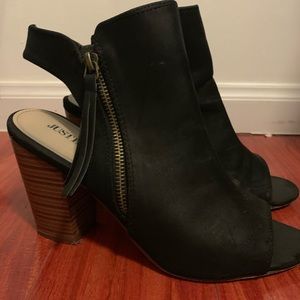 They go with ANYTHING!